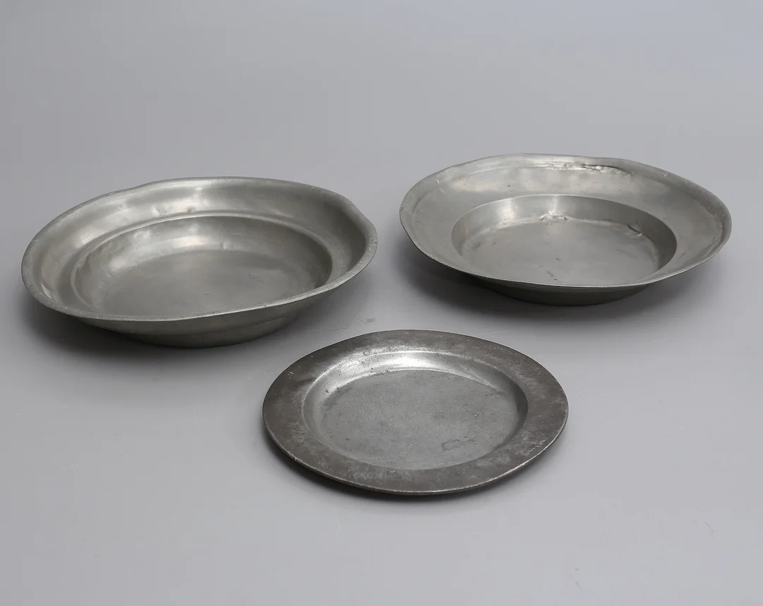 FAT, 3 st, tenn, 1800-tal. — Pewter, Brass & Copper — Auktionshuset Thelin & Johansson
