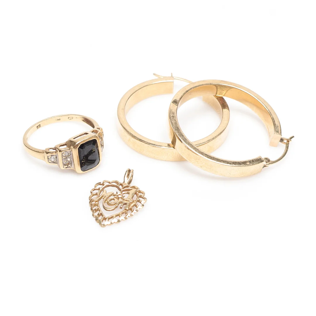 Ett par ÖRHÄNGEN, RING samt HÄNGE, 14K, Guld, vikt cirka 7,1 gram. — Jewellery — Gomér & Andersson Linköping