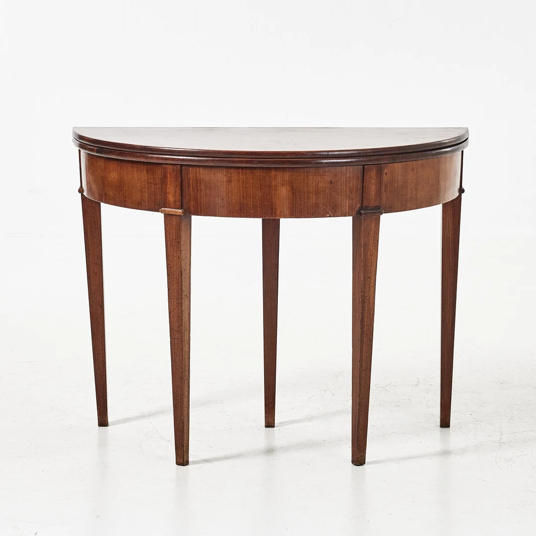 SPELBORD, 1800-talets första hälft, fanerat med mahogny. — Tables — Stockholms Auktionsverk Magasin 5