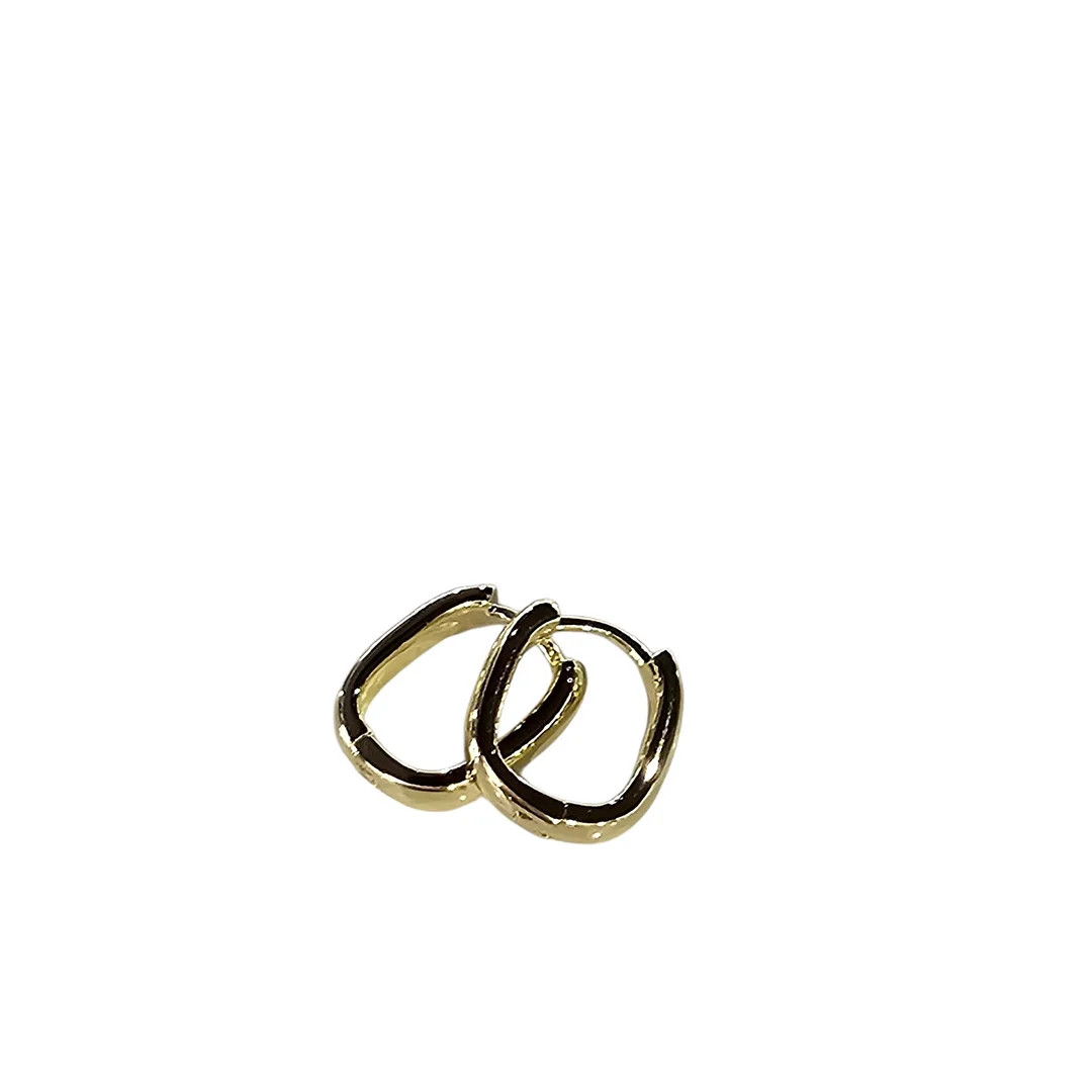 Criollas cuadradas en plata de ley dorada. — Earrings — Arce Auctions