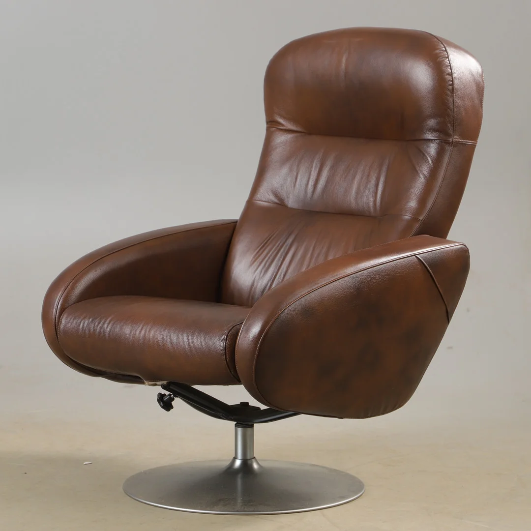 FÅTÖLJ, konstskinn, 2000-tal. — Armchairs & Chairs — Helsingborgs Auktionskammare