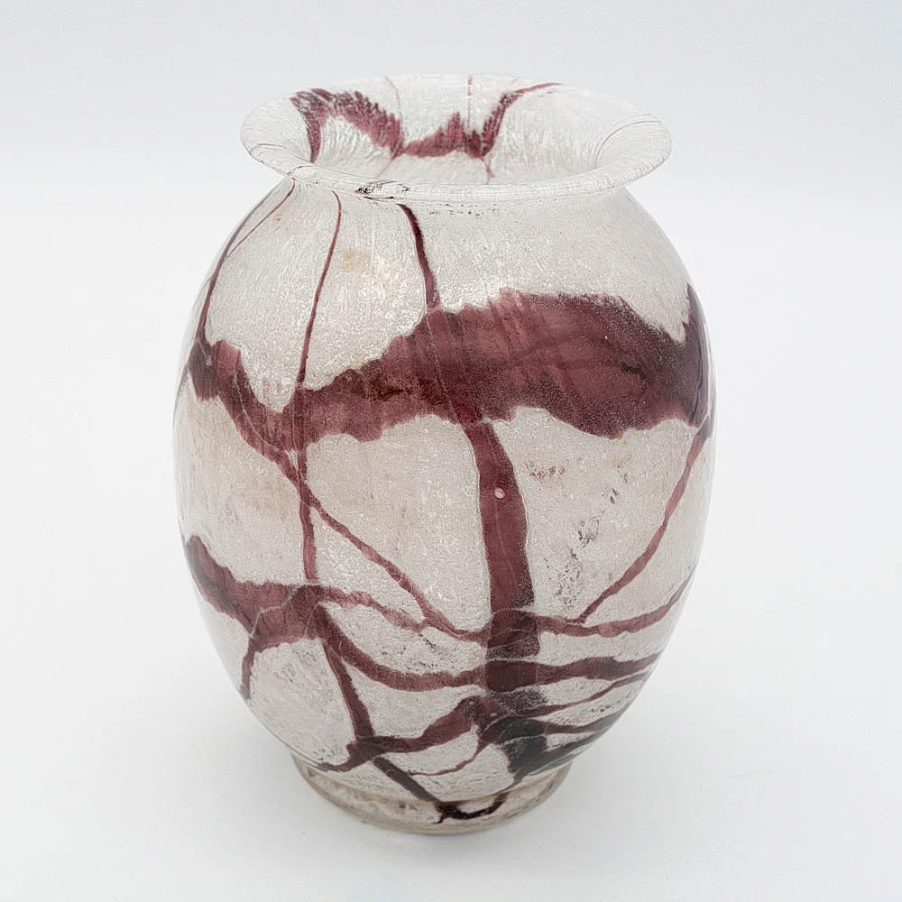 LOETZ, KUNSTGLASMANUFAKTUR IN KLOSTERMÜHLE, BÖHMEN, VASE AUS SCHAUMGLAS, MUNDGEBLASENES GLAS, 1930ER JAHRE. — Art glass — Kunst- und Auktionshaus Kleinhenz