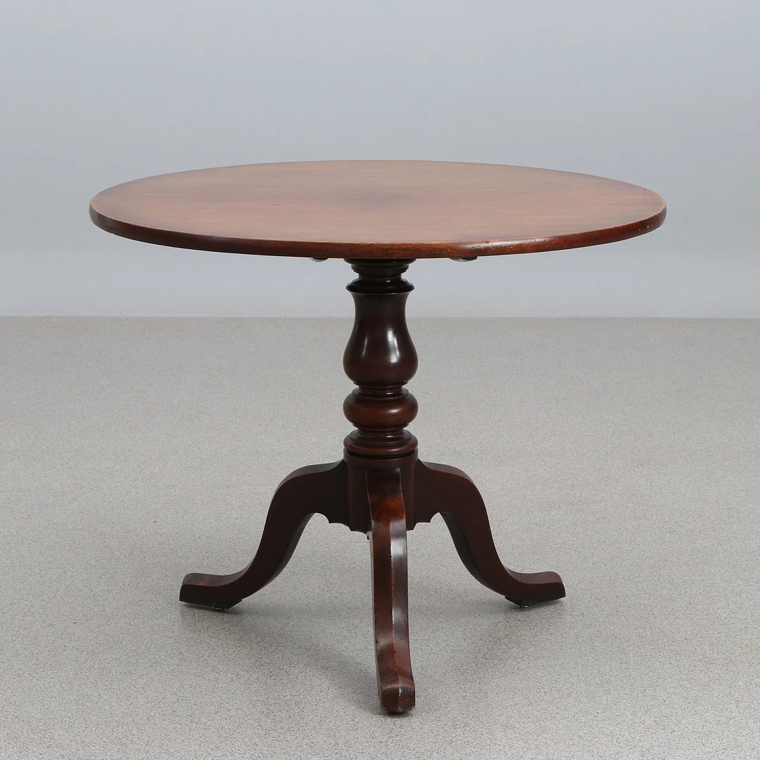 FÄLLBORD. Mahogny. England, 1800-tal. — Tables — Skånes Auktionsverk