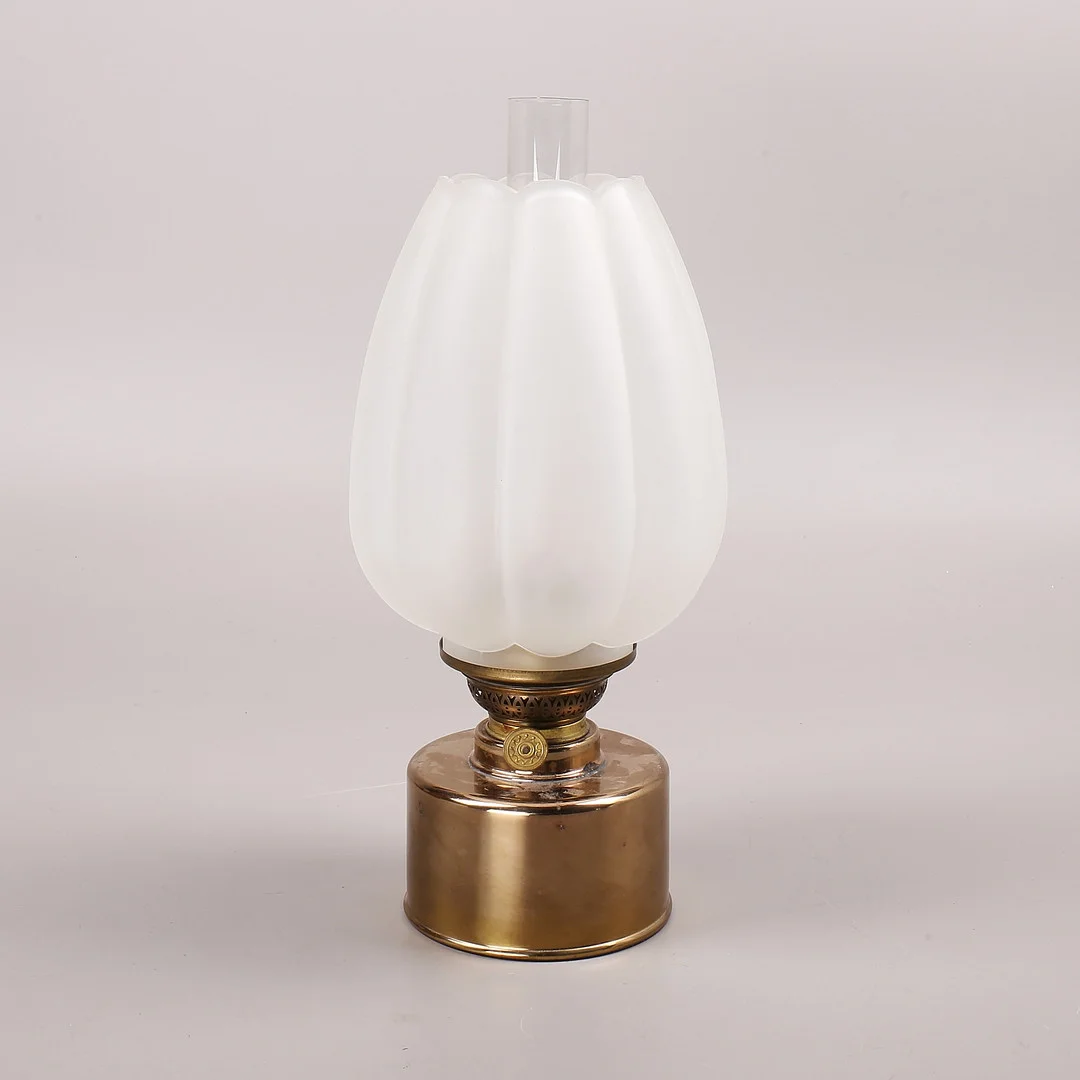 BORDSFOTOGENLAMPA, mässing, 1900-talets mitt. — Table Lamps — Växjö Auktionskammare