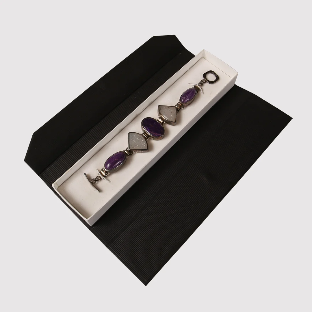 ARMBAND, silver, 925/1000. Ametister och annan sten. Totalvikt 56,5 gram. — Bracelets — Limhamns Auktionsbyrå