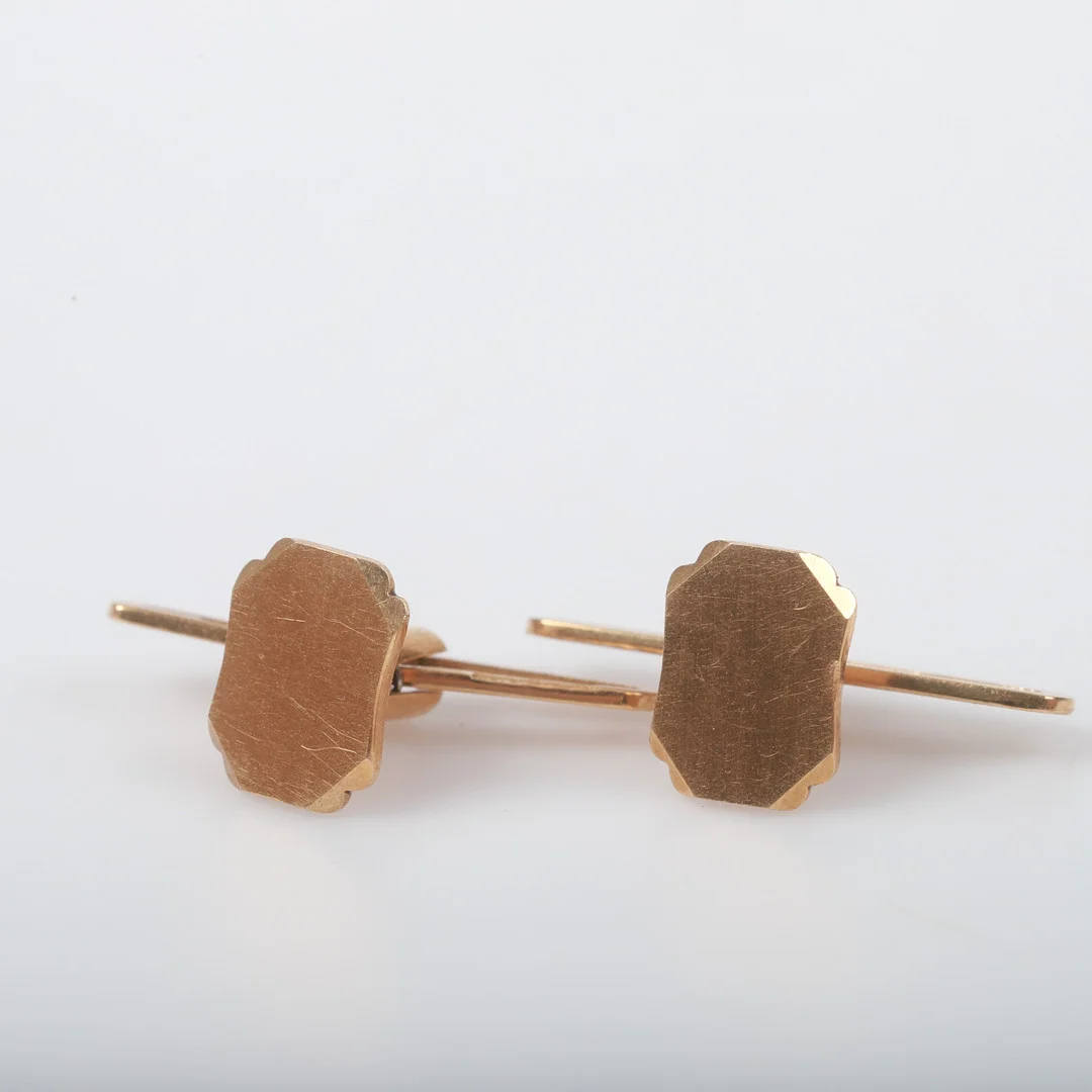 KNAPPAR, 1 par, 18 K guld. — Jewellery — Helsingborgs Auktionskammare