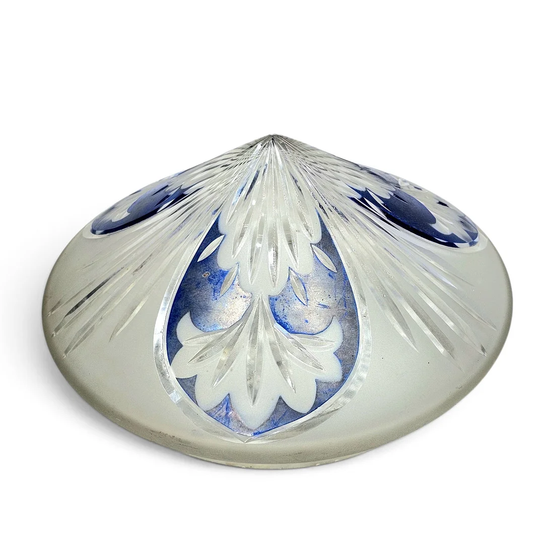 Tulipa años 30 en cristal con detalle de flores en azul. — Other lighting — Arce Auctions