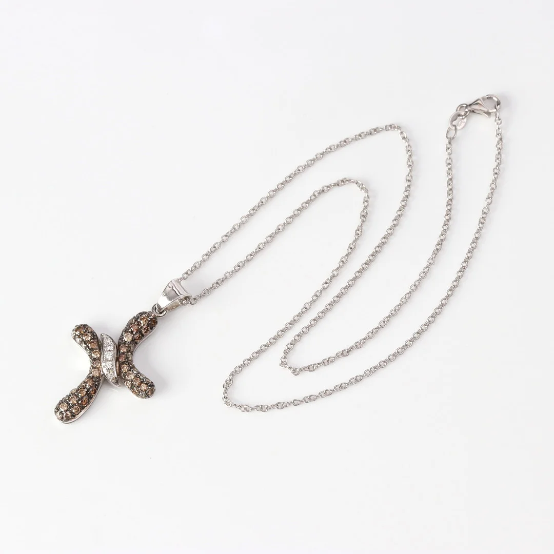 HALSSMYCKE 18K med diamanter. — Brooches & Pendants — Skånes Auktionsverk
