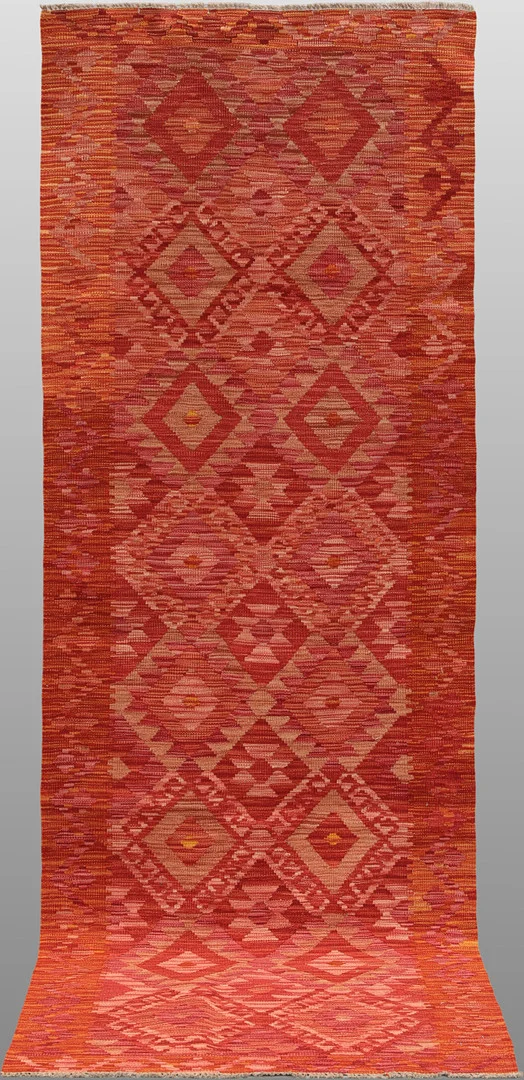 MATTA, gallerimodell, Kelim, cirka 241 x 85 cm. — Oriental Carpets & Textiles — RA Auktionsverket Norrköping