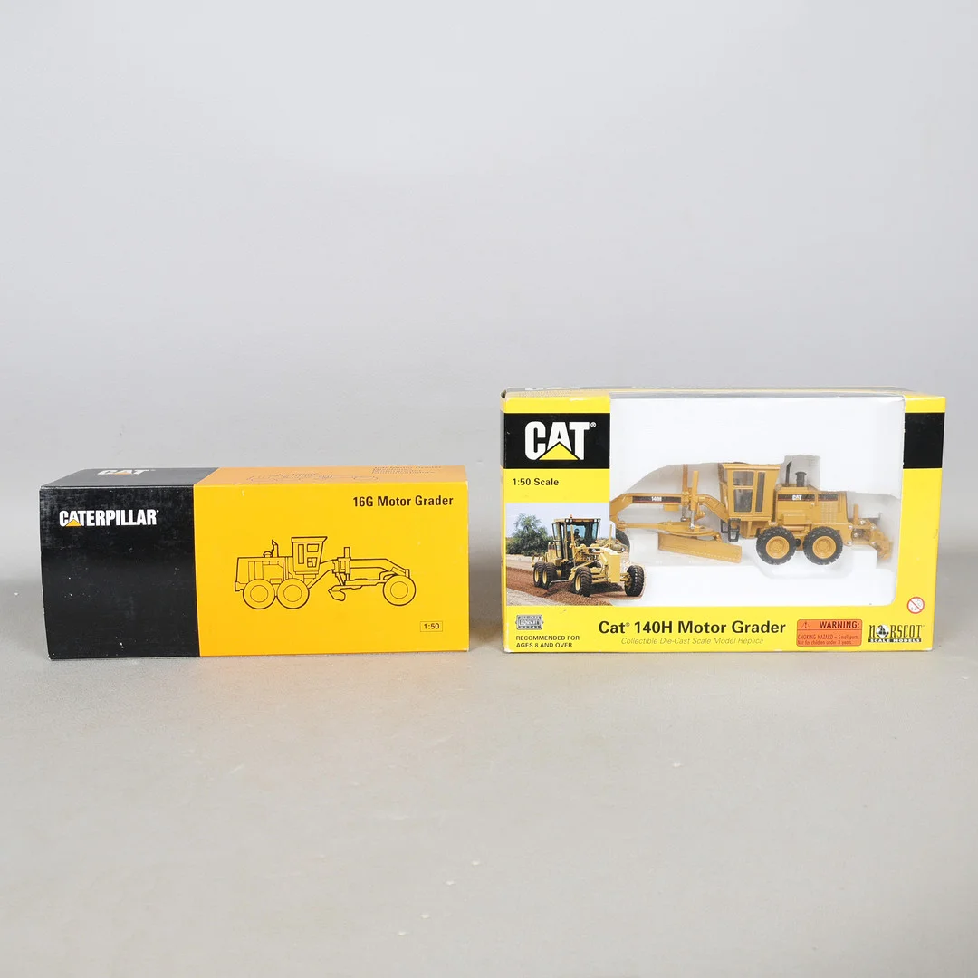 A NORSCOT DIE CAST 140H MOTOR GRADER AND A CATERPILLAR 16G MOTOR GRADER (2). — Model cars — Bishop & Miller