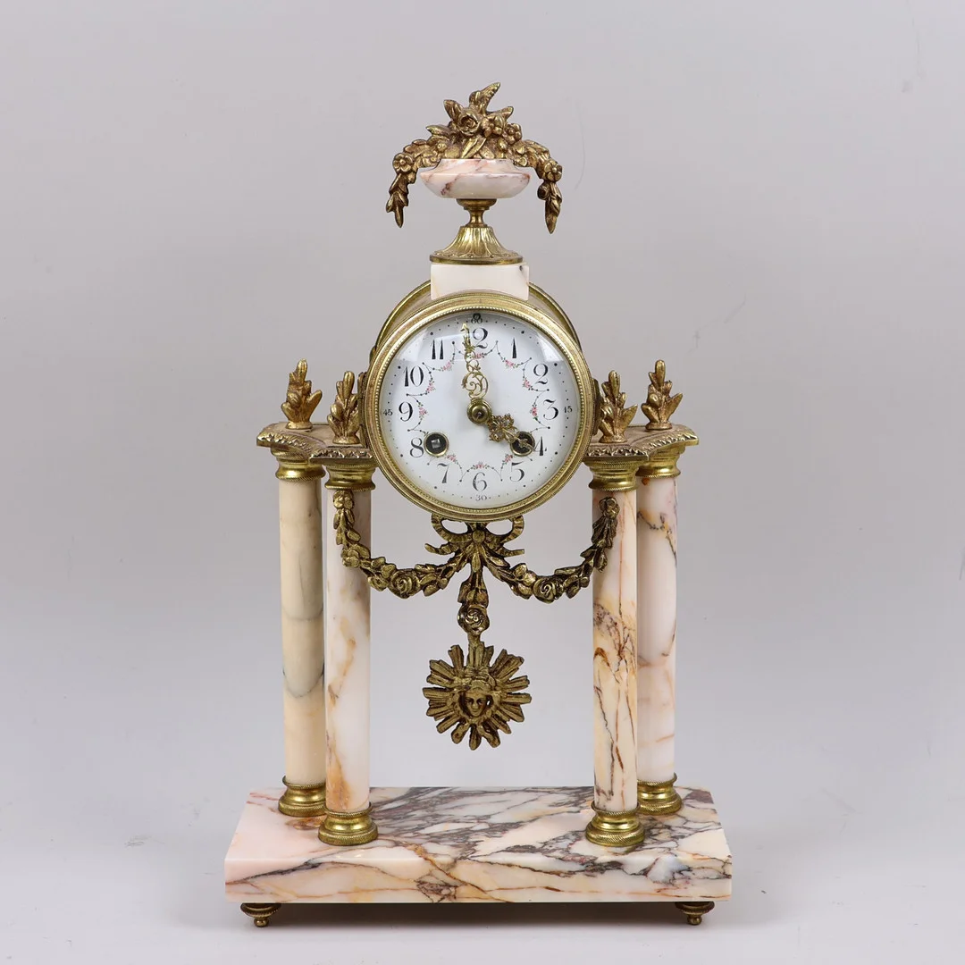 BORDSPERNDYL, marmor och gulmetall, Frankrike, 1800-1900-tal. — Mantel clocks — Markus Auktioner