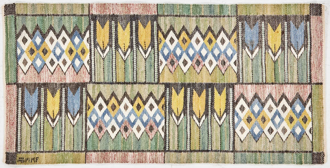 MÄRTA MÅÅS-FJETTERSTRÖM. "Crocus", vävnad, AB Märta Måås Fjetterström. — European Carpets & Textiles — Stockholms Auktionsverk Magasin 5