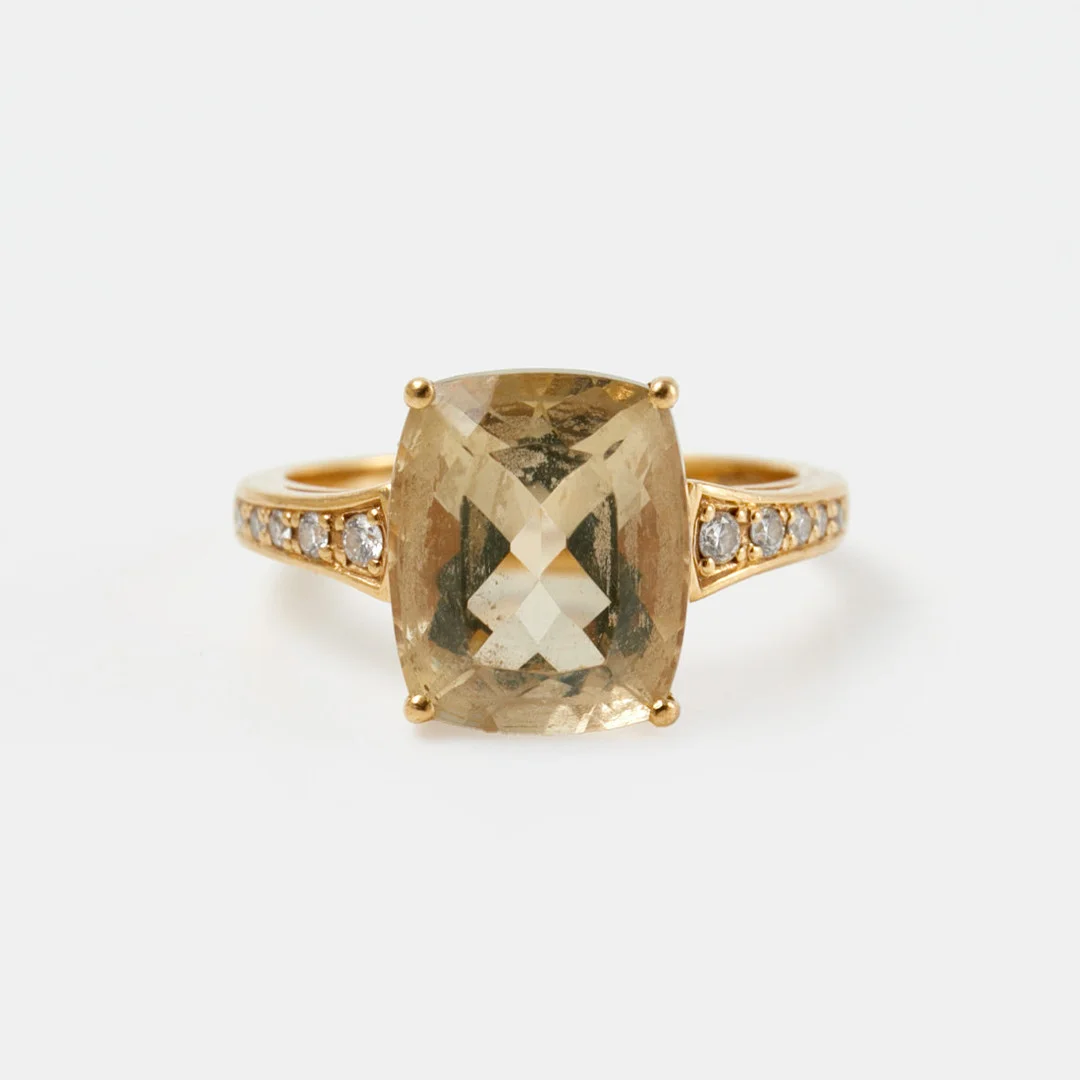 RING, 18 k guld, 1 kuddslipad citrin, flankerad av 10 briljantslipade diamanter, totalt ca 0,09 ct. — Rings — Stockholms Auktionsverk Sickla