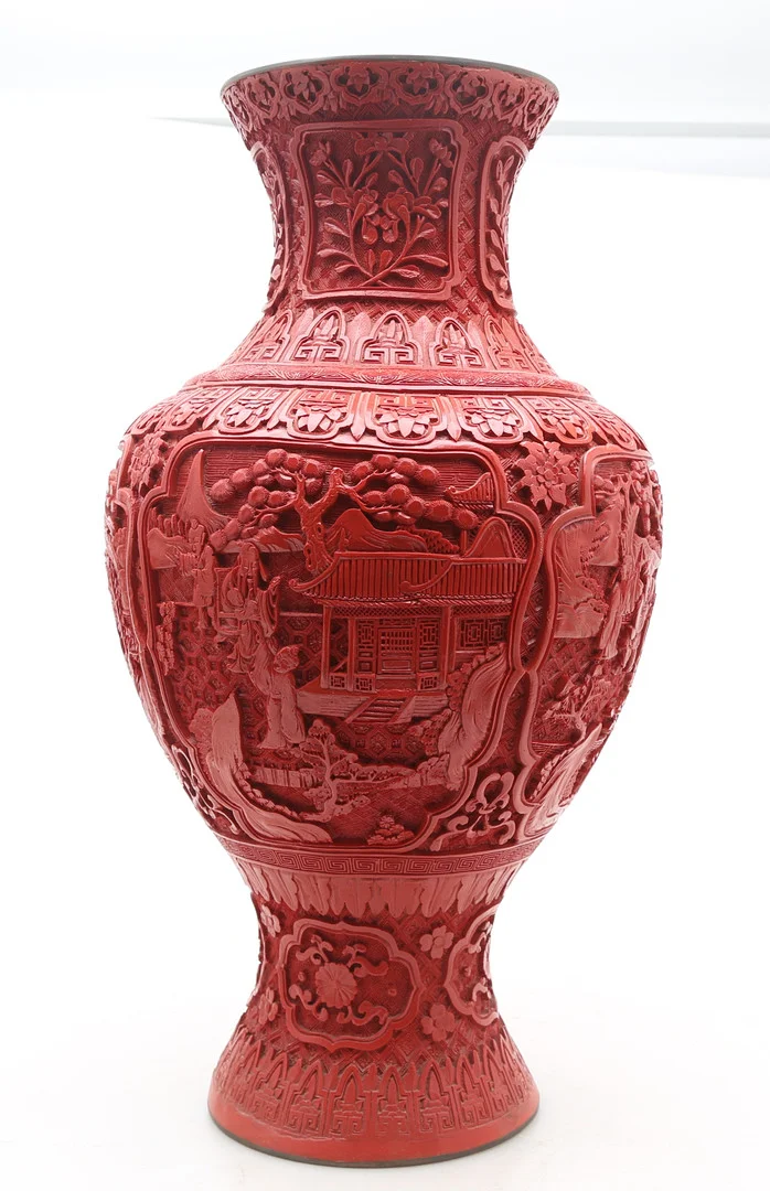 Chinese vase in cinnabar lacquer-simile resin, 20th Century. — Ceramics & Porcelain — Balclis