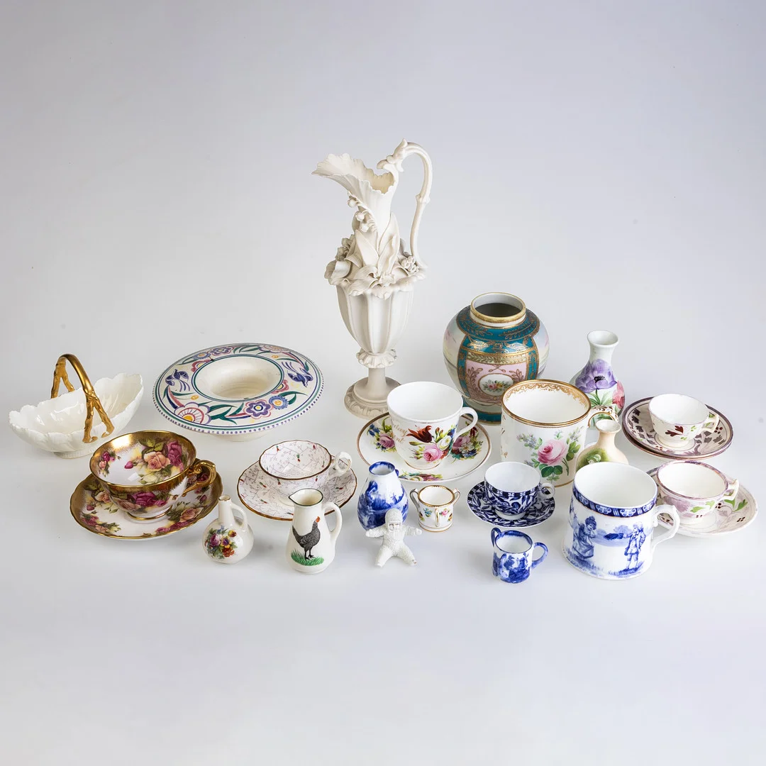 A PARIAN EWER AND ASSORTED CERAMICS. — European — Griffin’s Auctioneers