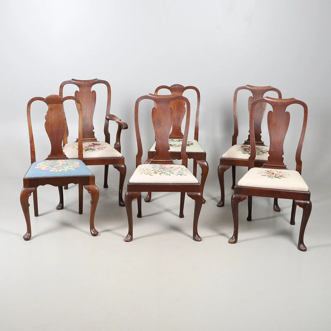 A MATCHED SET OF SIX 1920S QUEEN ANNE REVIVAL MAHOGANY DINING CHAIRS. — Armchairs & Chairs — Lawrences Auctioneers