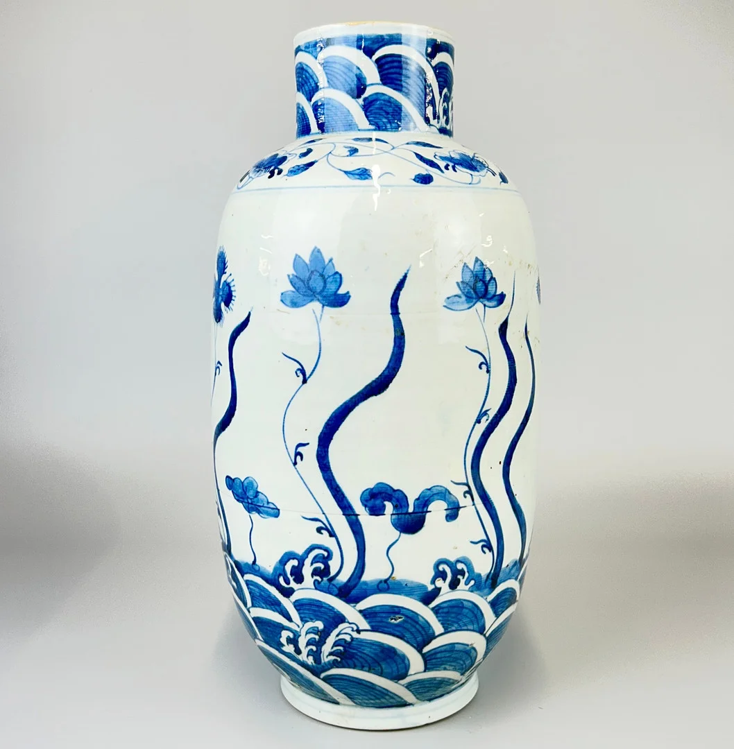 CHINESE BLUE & WHITE PORCELAIN VASE. — Ceramics & Porcelain — Chalkwell Auctions