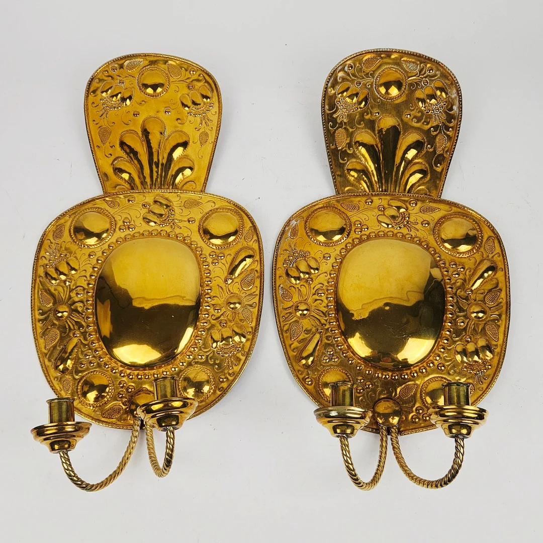 LJUSPLÅTAR, för 2 ljus, ett par, mässing, barockstil, 1900-talets första hälft. — Candlesticks — Auktionshuset Thörner & Ek