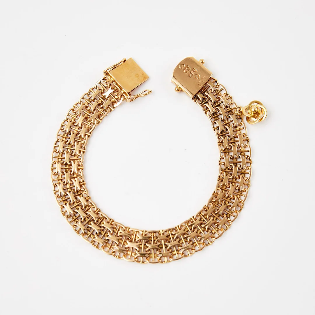 ARMBAND, 18 k guld, x-länk med stav, med en berlock i form av stiliserad blomma, Ädelsmycken Aktiebolag, Stockholm, 1968. — Bracelets — Stockholms Auktionsverk Sickla