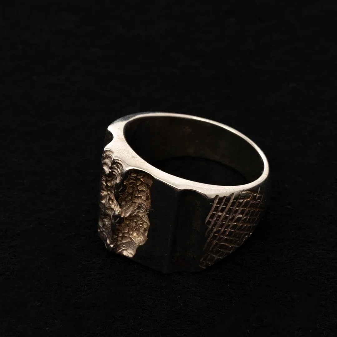 ÅKE LINDSTRÖM. Ring, Sterlingsilver, "Vildmark". — Rings — Garpenhus Auktioner