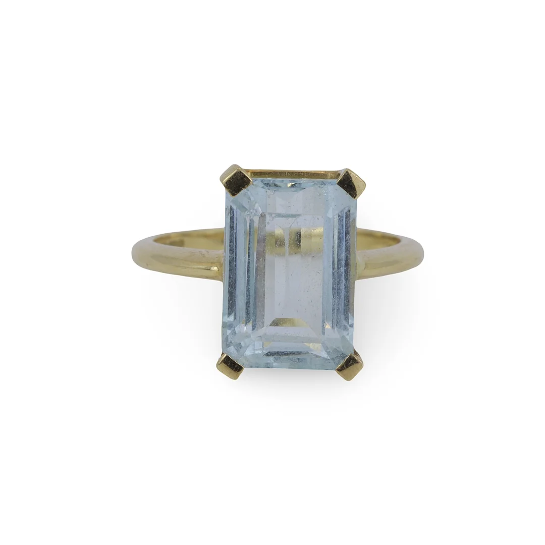 18CT GOLD AQUAMARINE RING. — Rings — Chalkwell Auctions