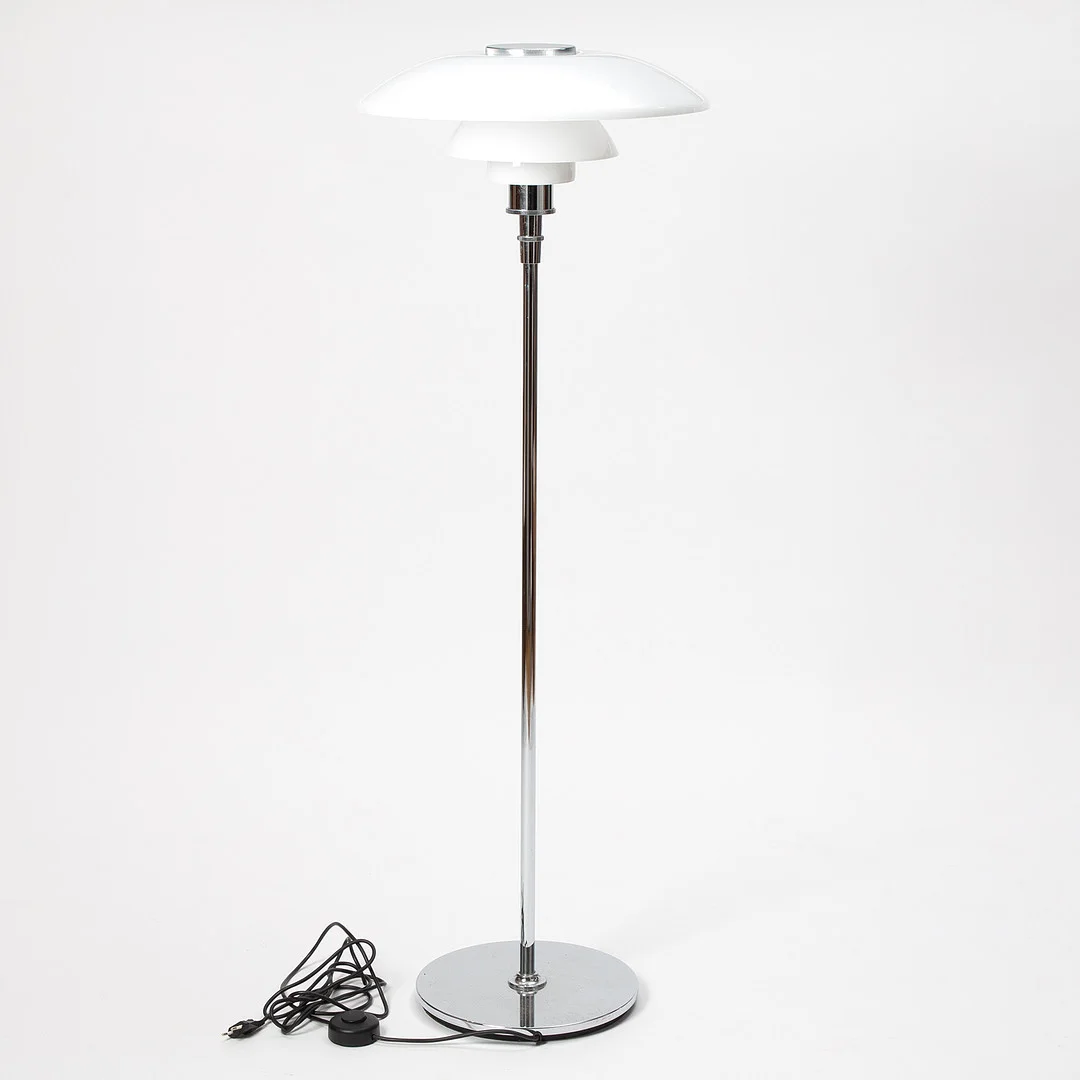 POUL HENNINGSEN. Golvlampa, "PH 4½-3½", Louis Poulsen. — Floor lights — Stockholms Auktionsverk Göteborg