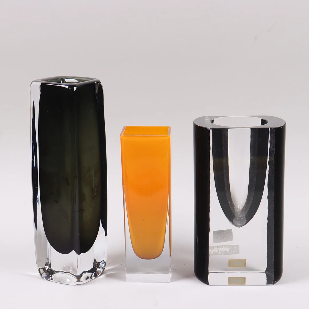 VASER, glas, Gun Lindblad för Kosta, Nils Landberg för Orrefors samt Bo Borgströ för Åseda, 3 st. — Utility glass — Markus Auktioner