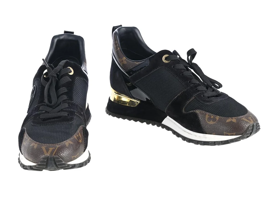 SKOR, LOUIS VUITTON, Trainer Sneakers, monogram canvas, svart mocka, lackskinn, stl 40, kvitto från 2022. — Kläder/Skor — Kaplans