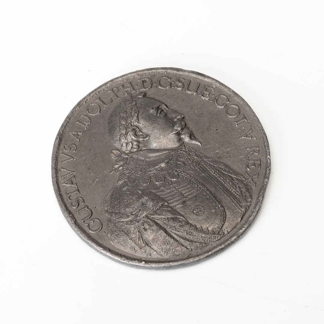 MEDALJ, Gustav II Adolf, Kungens valspråk, Nürnberg, 1632 senare avgjutning i bly. — Orders & Medals — Auktionshuset Kolonn