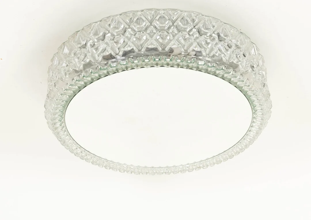Glashütte Limburg, große Deckenlampe / Wandspiegel, 1960er Jahre. — Ceiling lights — Stockholms Auktionsverk Hamburg