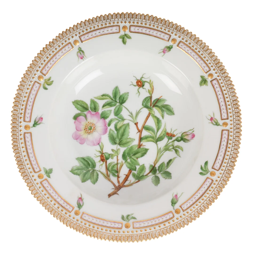 Royal Copenhagen, Flora Danica: Deep plate, Rosa cinnamonea L — Glass, porcelain and ceramics/Dinnerware, tea sets, coffee sets — Lauritz