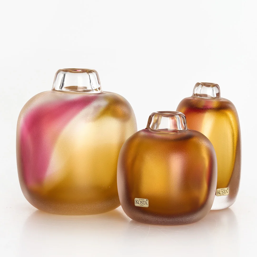 GÖRAN WÄRFF. Vaser, 3 st, "Royal Art Coll.", Kosta, signerade och etikettmärkta. — Art glass — Crafoord Auktioner Stockholm