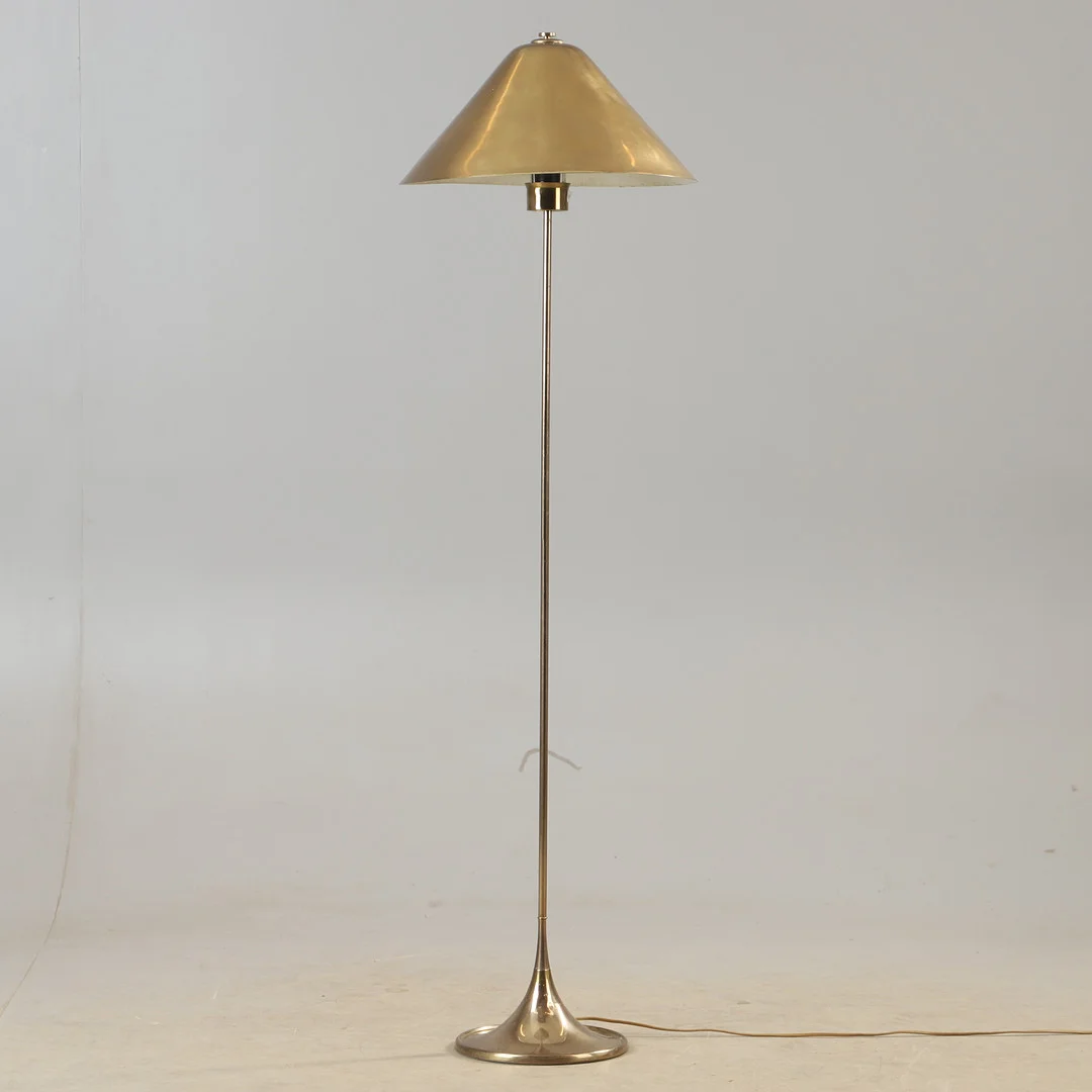 GOLVLAMPA, mässing, Bergboms, 1900-talets mitt. — Floor lights — Helsingborgs Auktionskammare