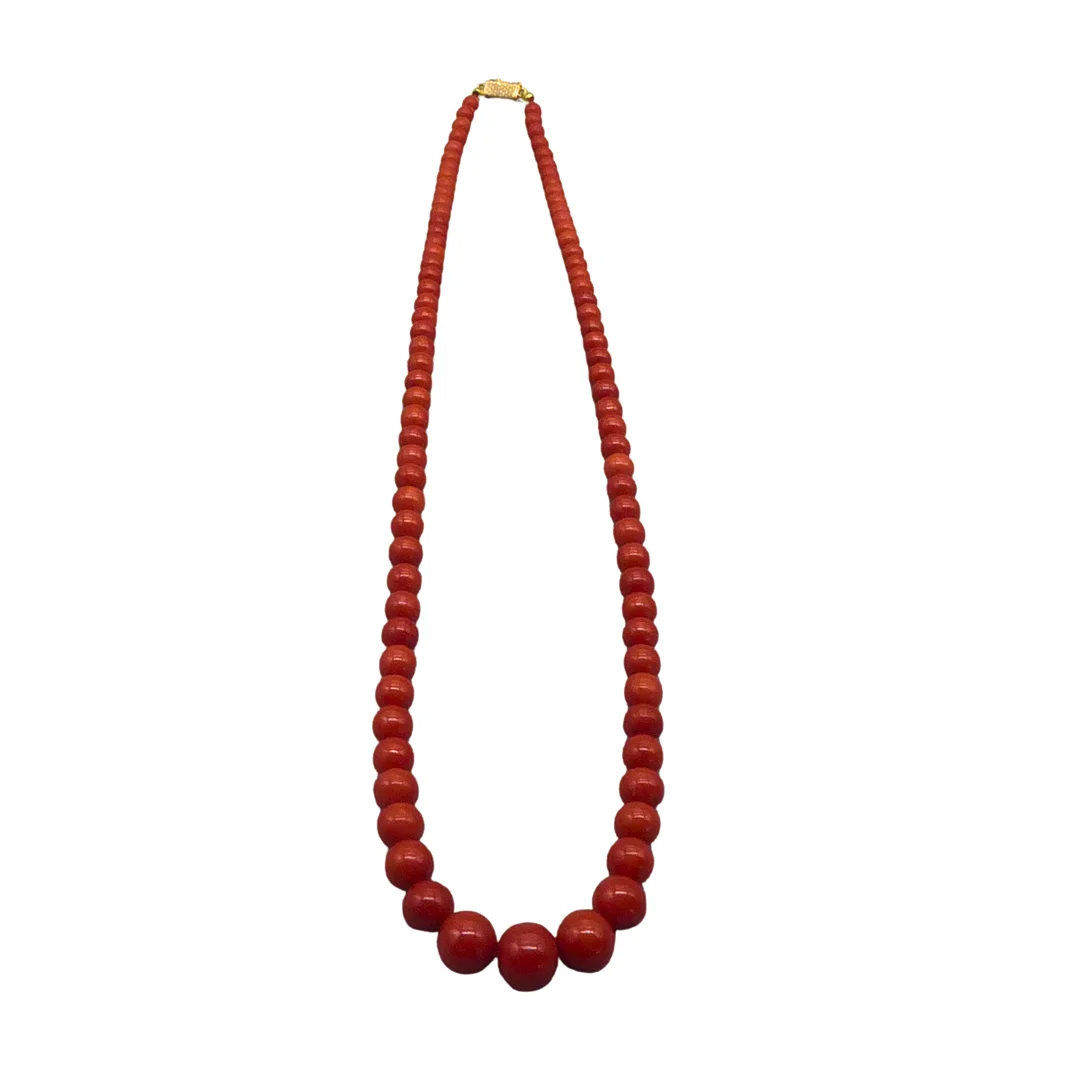 PERLENKETTE AUS KORALLE MIT EINEM 585ER GELBGOLD - VERSCHLUSS. — Necklace — Auktionshaus Stuber's Hammerschlag