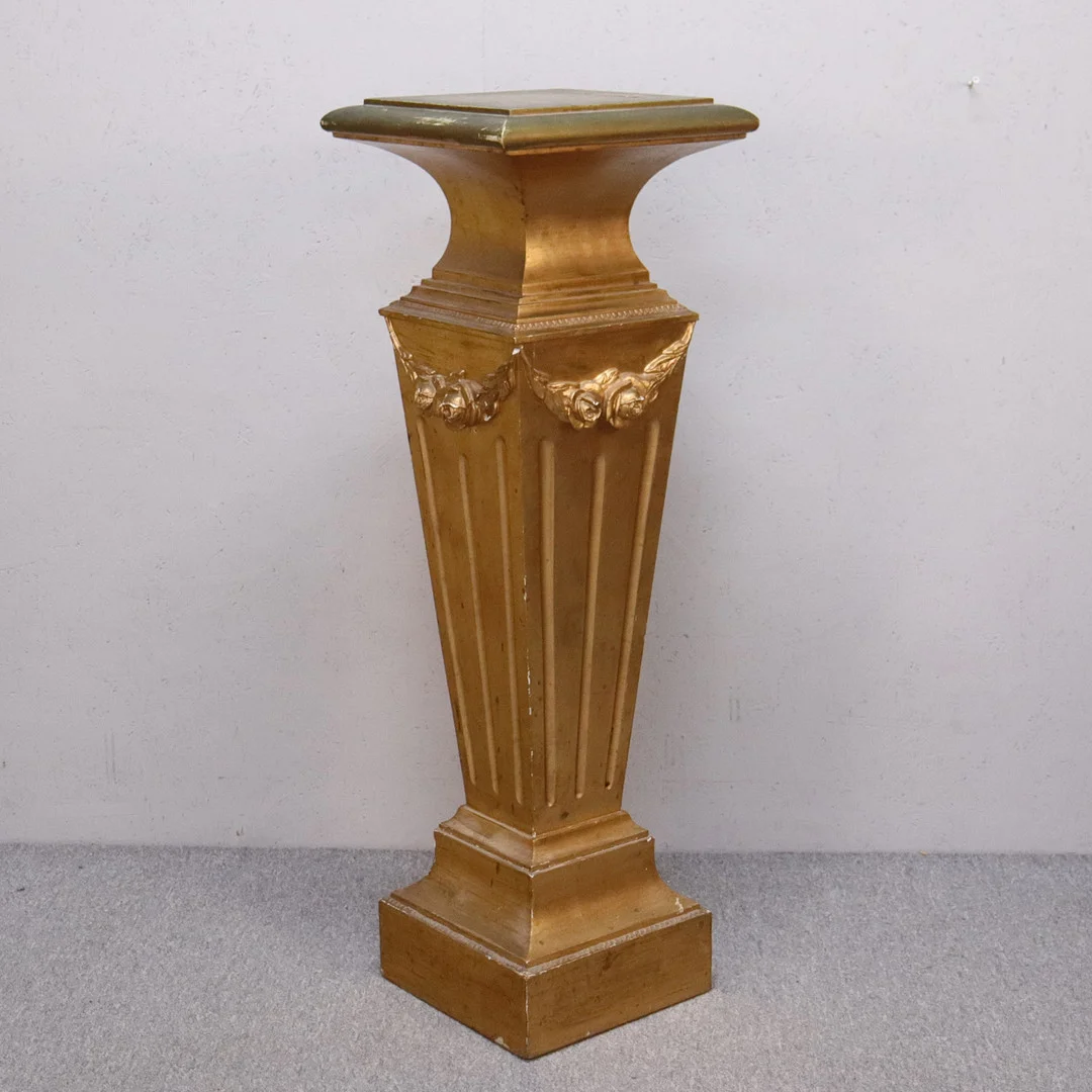 PIEDESTAL, gustaviansk stil, 1900-talets början. — Other — Markus Auktioner