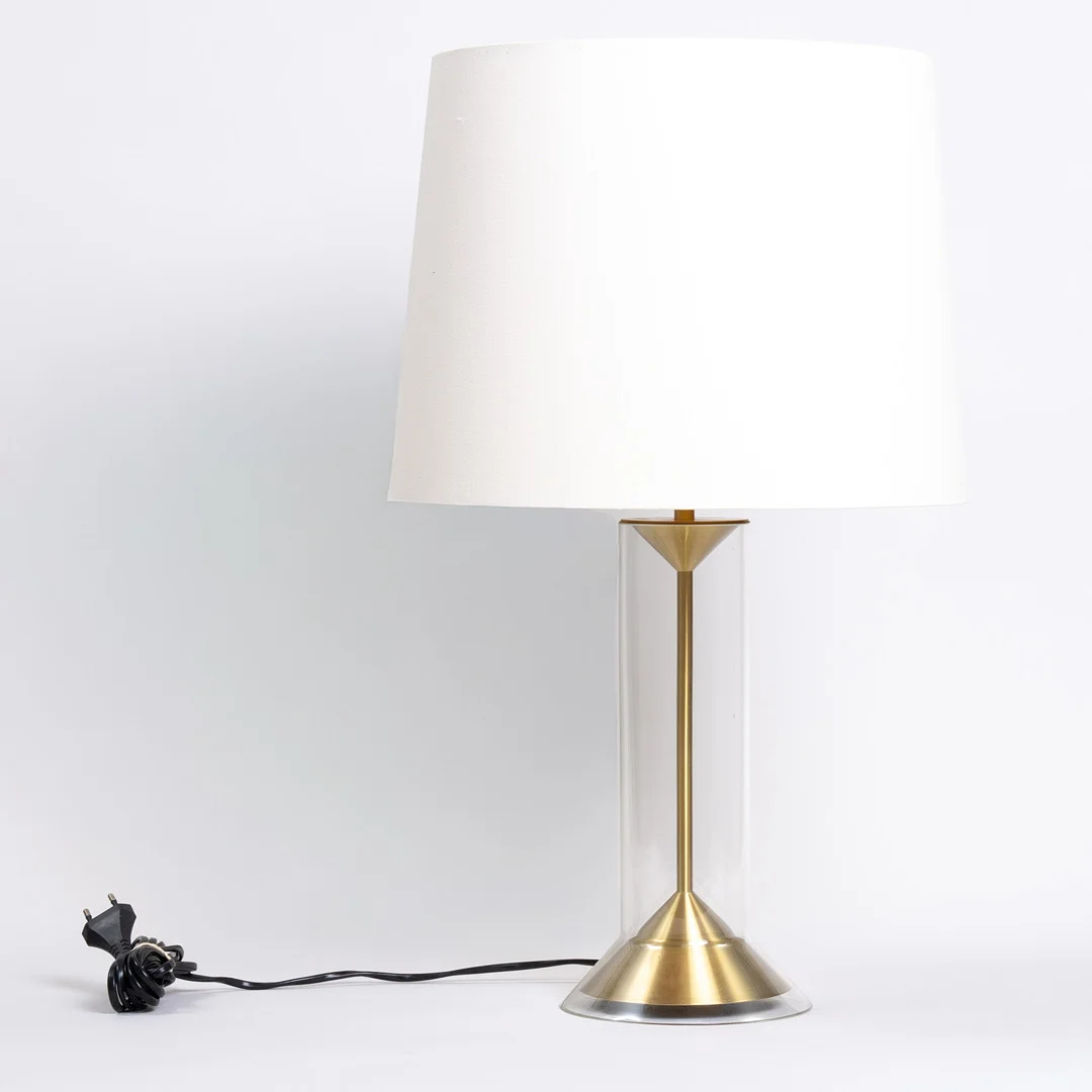 AAGE PETERSEN. Bordlampe af messing og glas med skærm, model 303B. Le Klint, Danmark. — Table Lamps — Sørensen Auktioner