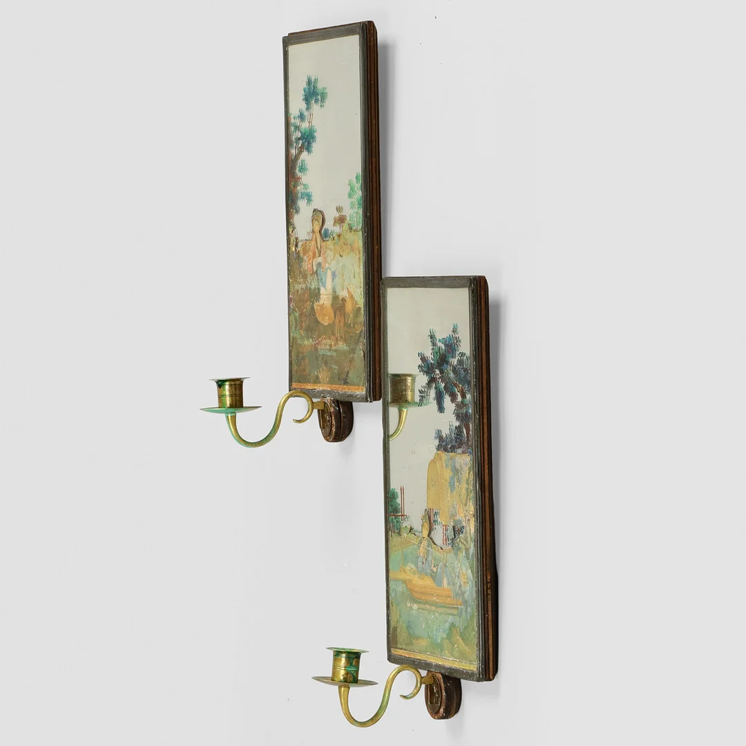Et par lampetspejle med kinesisk dekoration, slutningen af 1800 tallet. — Candlesticks — Palsgaard Kunstauktioner