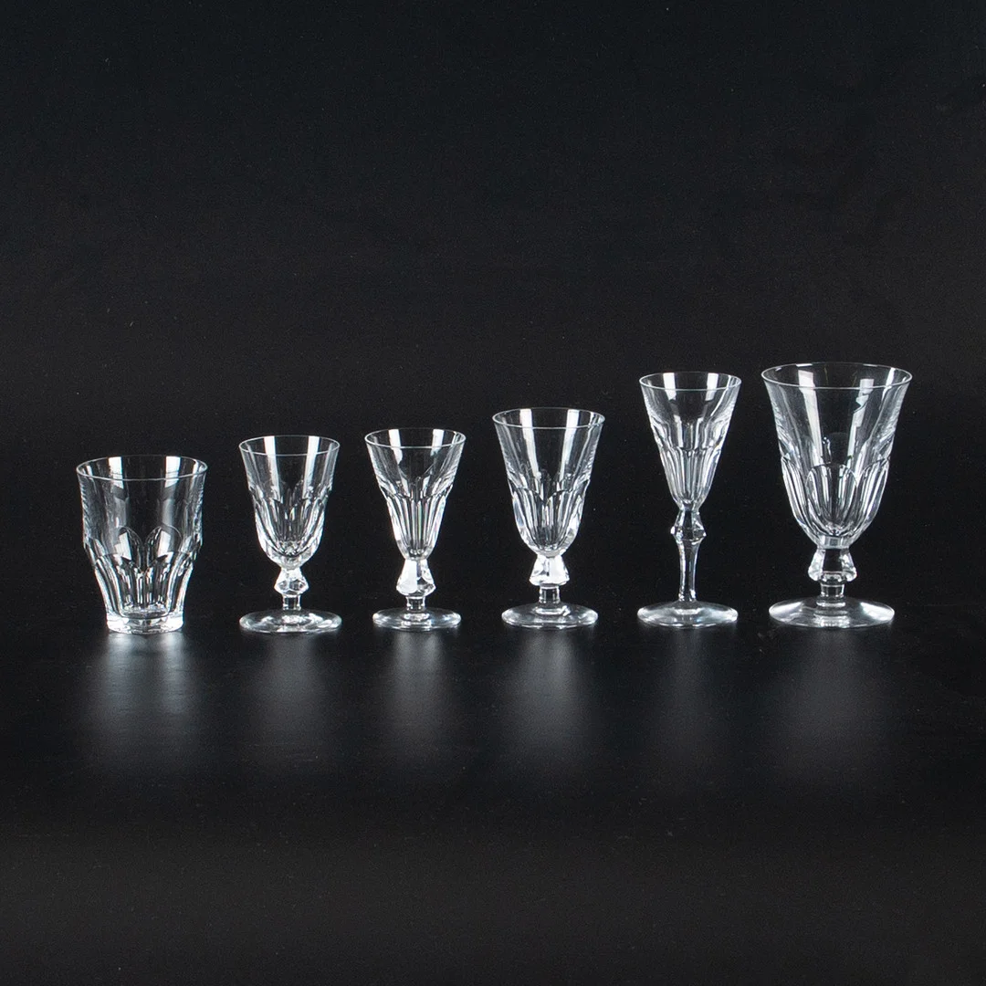 ELIS BERGH. Kosta. "Bergh", 59 delar, kristall. — Tableware — Laholms Auktionskammare