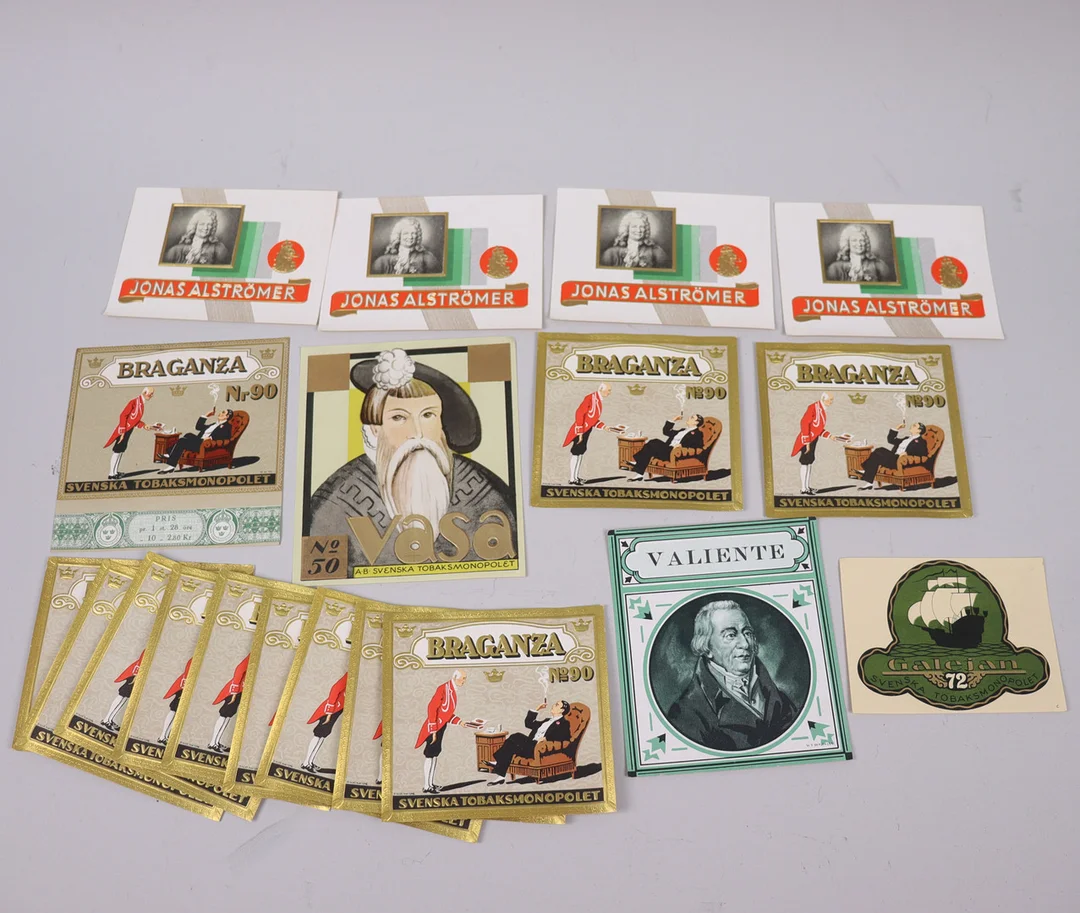 ETIKETTER, cigarr och tobaksrelaterat, 37 st. — Other collectables — Markus Auktioner