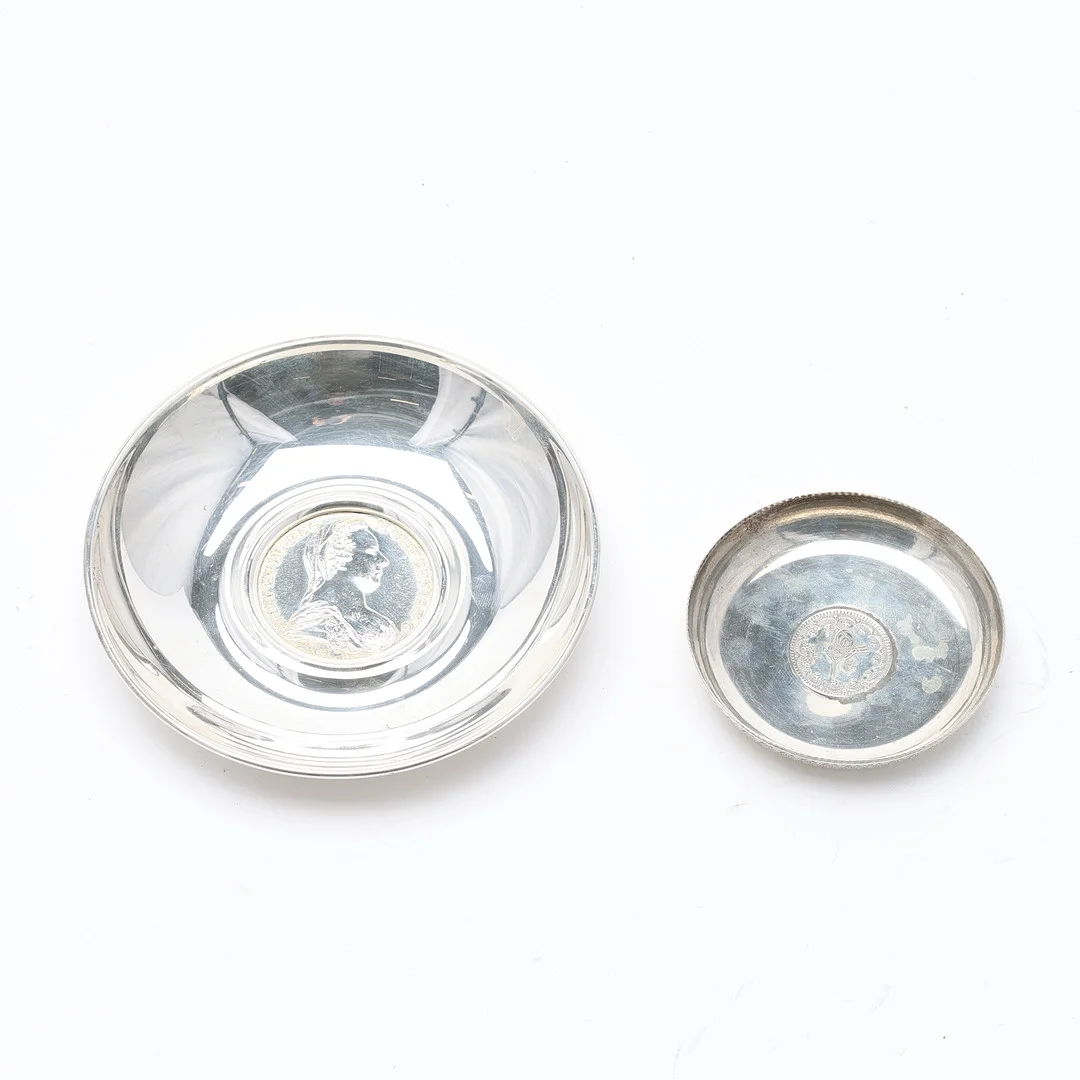 MYNTSKÅLAR, silver, två stycken. — Silver — Uppsala Auktionskammare