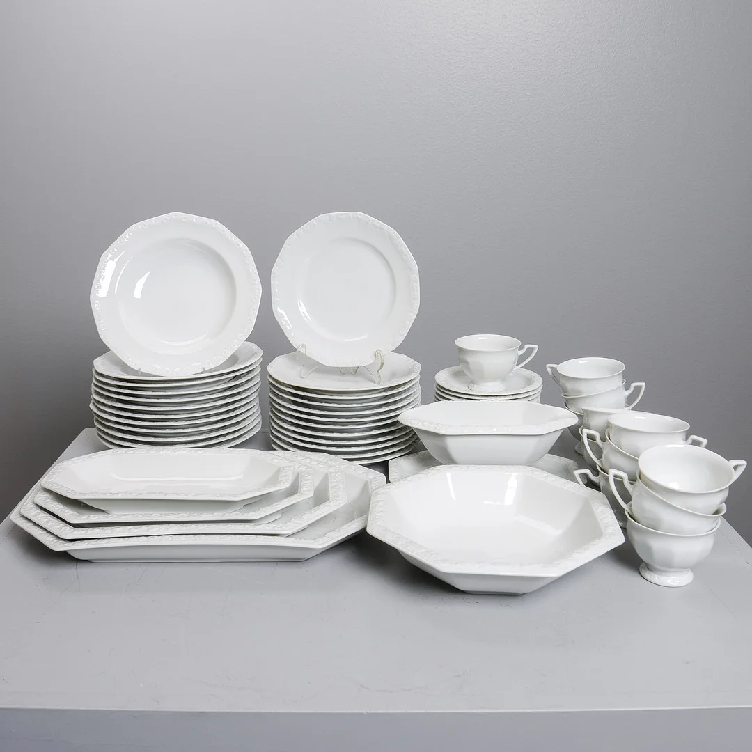 ROSENTHAL, matservis för 12 personer, "Classic Rose" (42 delar). — European — Formstad Auktioner