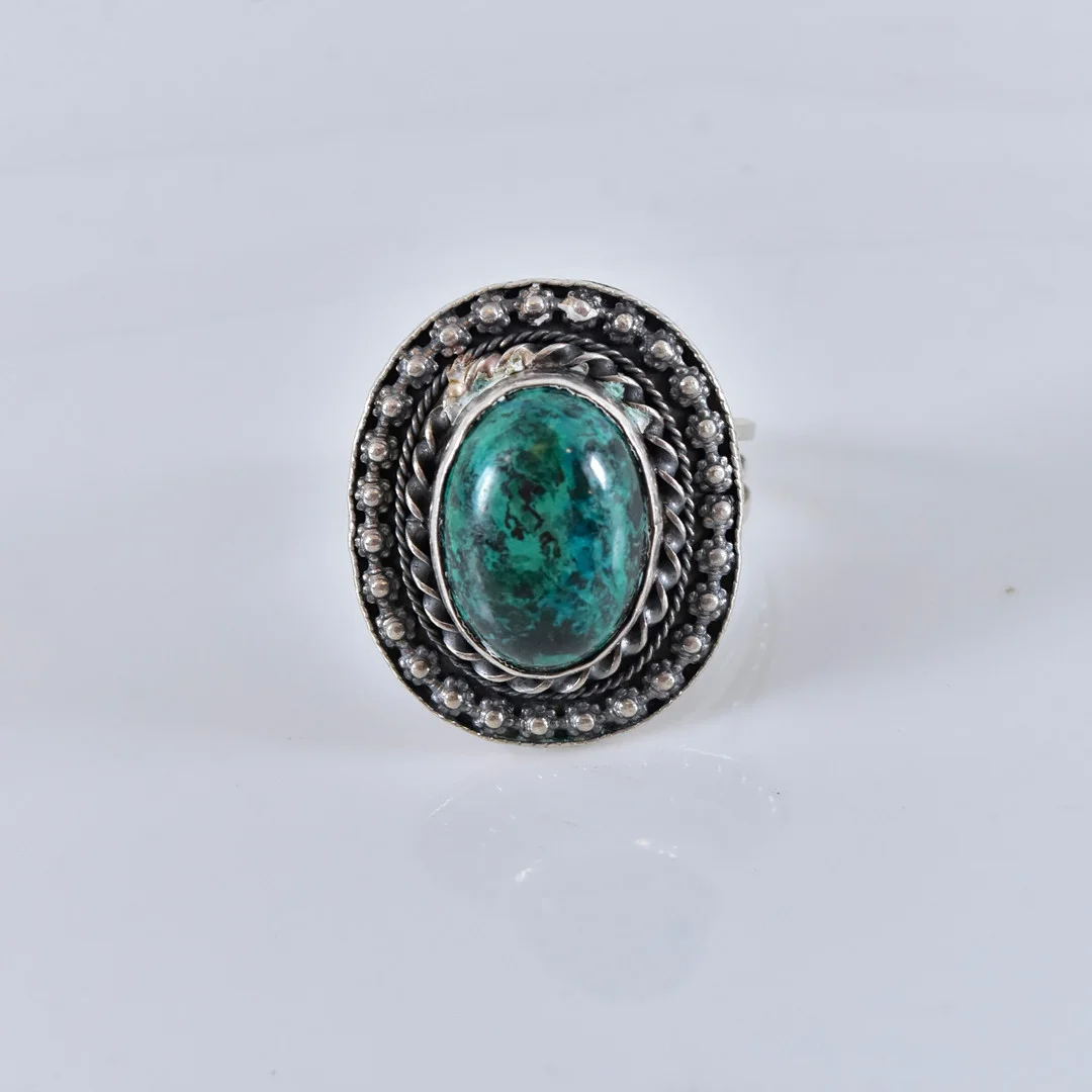 RING, med grön sten, sterlingsilver. — Rings — Halmstads Auktionskammare