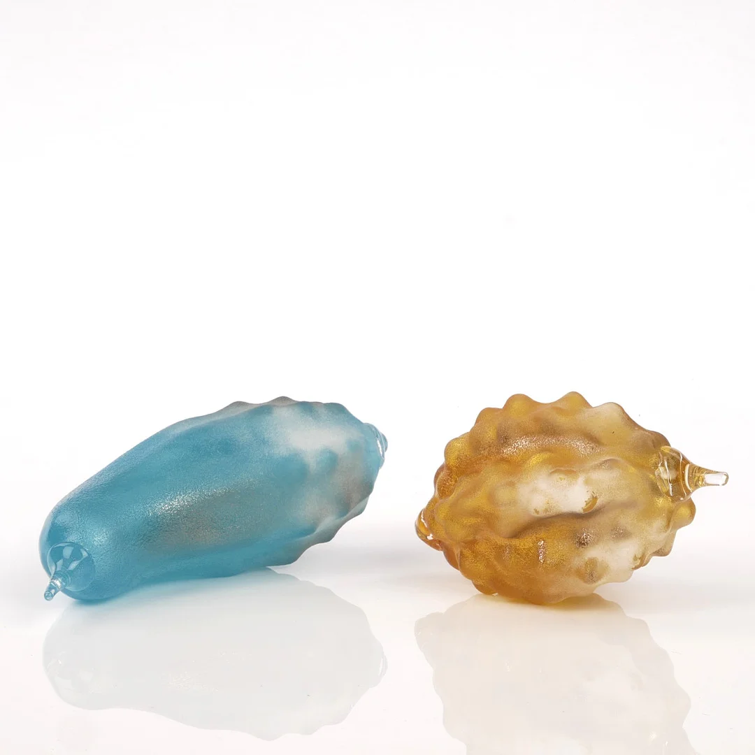 PER SUNDBERG. Glasskulpturer, 2 st, Orrefors, signerade. — Art glass — Auktionsfirma Kenneth Svensson i Kalmar
