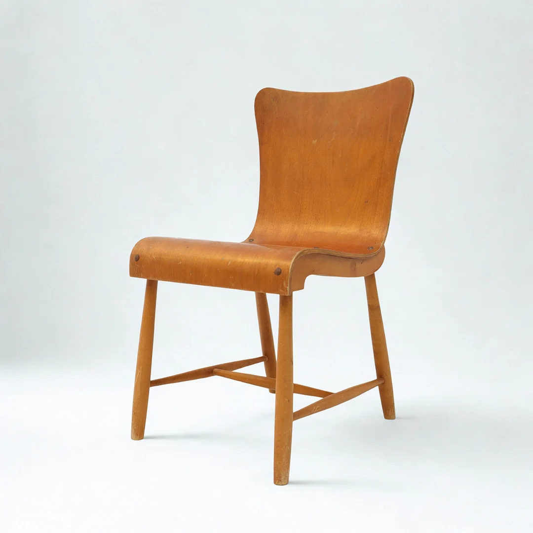 AXEL LARSSON. Stol, Svängsta stilmöbler 1900-talets mitt, formpressad sits, ben av björk. — Armchairs & Chairs — Falun Auktionsbyrå