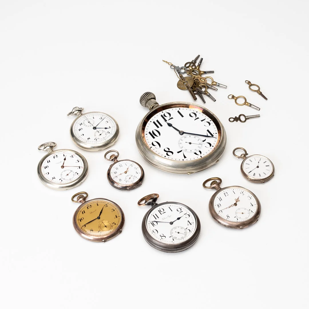 FICKUR, 8 st, manuella, boetter delvis av silver, 1900-tal. — Pocket & Stop Watches — Auktionshuset Kolonn