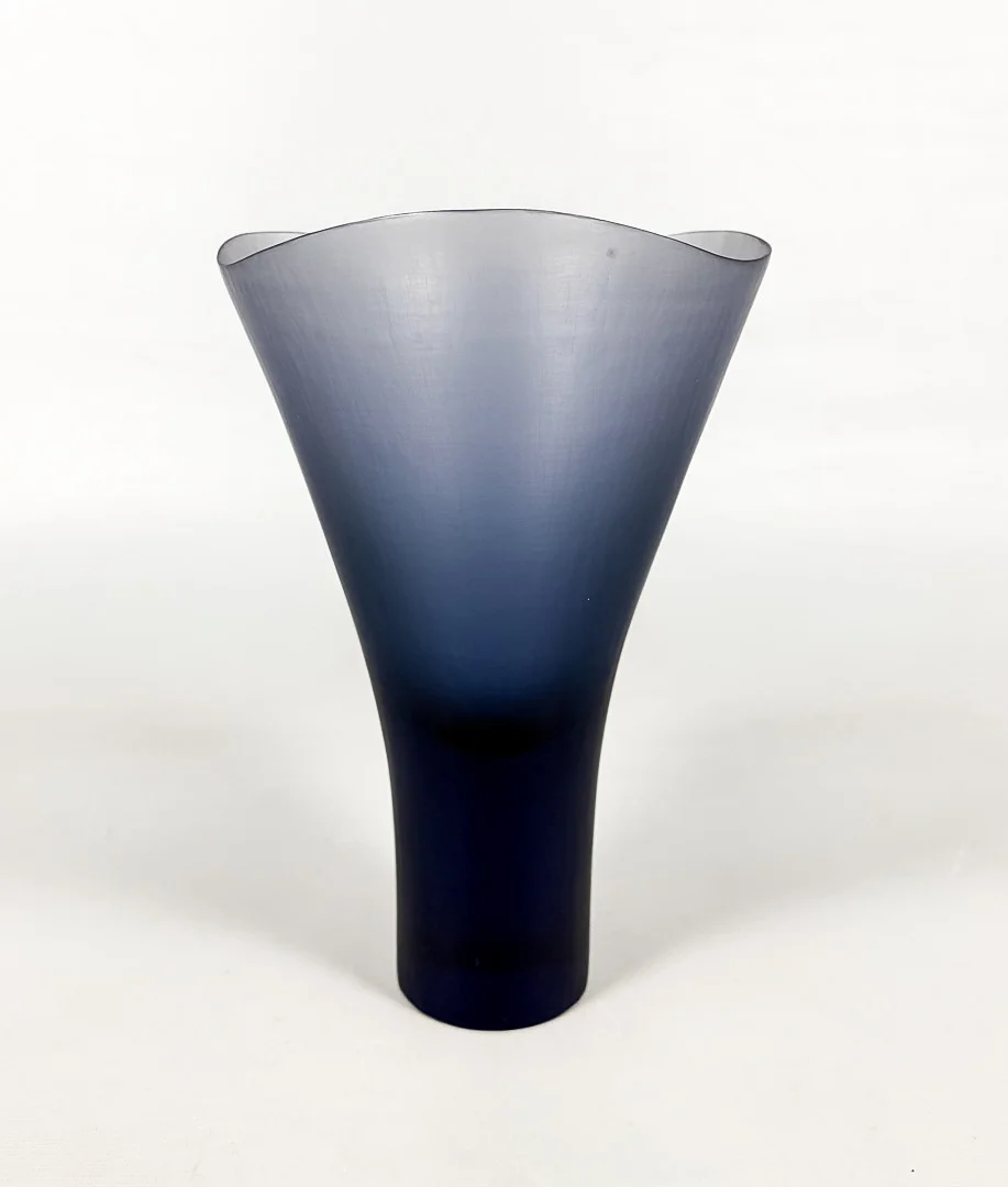 TOBIA SCARPA. VAS, glas, "Battuto", för Venini & Murano, Italien, 1960-tal. — Art glass — Auktionshuset STO Bohuslän