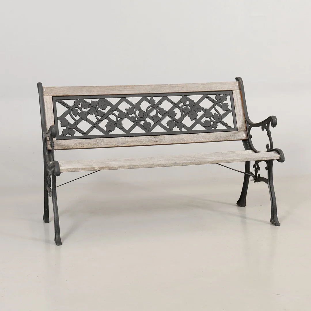 PARKBÄNK gjutjärn/ trä. — Garden — Höörs Auktionshall
