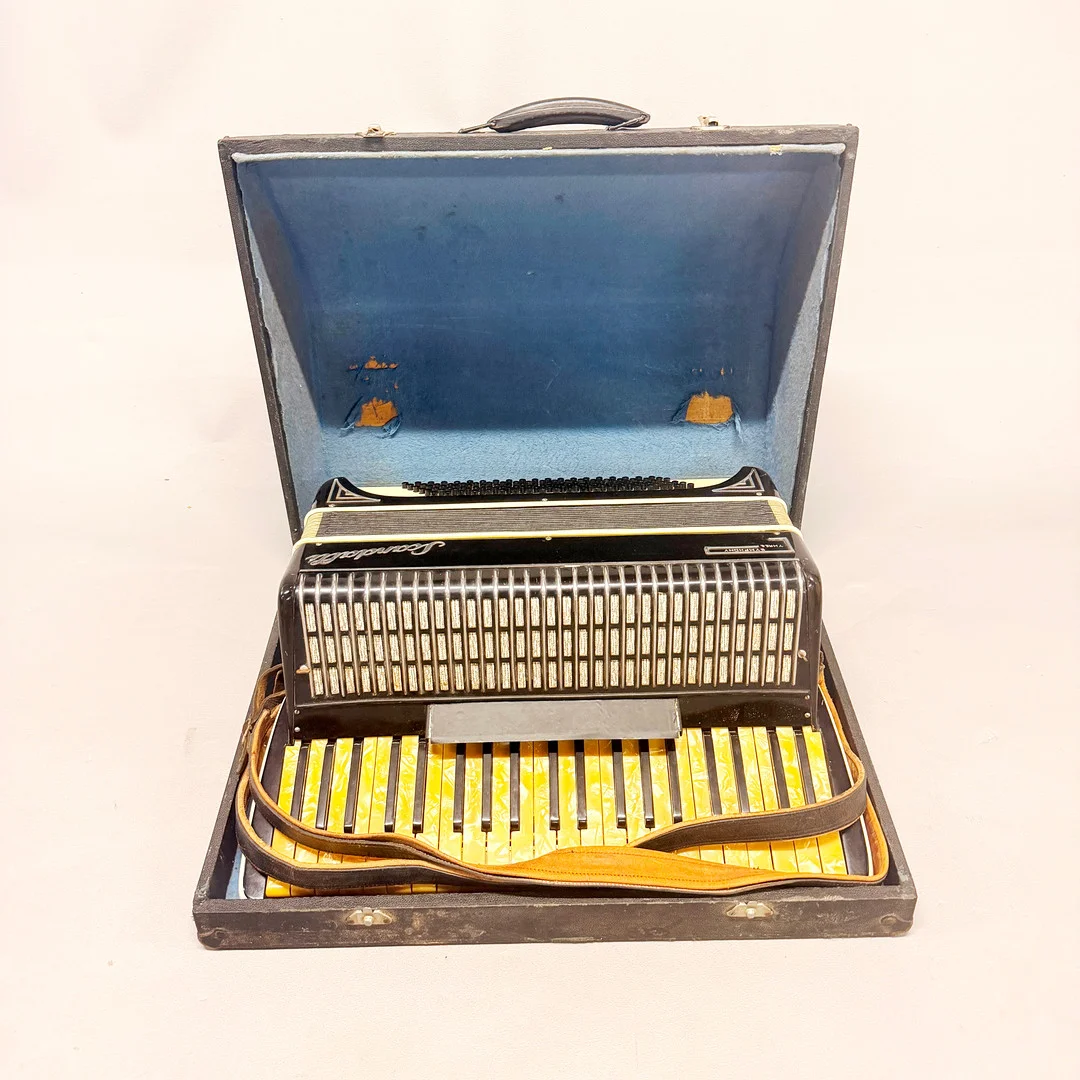 SCANADALLI ACCORD IAN. — Musical instruments — Chalkwell Auctions