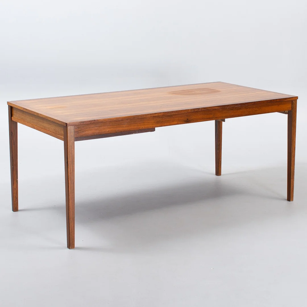 Spisebord af palisander med udtræk og tre tillægsplader, dansk møbelproducent, 1900-tallets anden halvdel (1+3). — Dining tables — Sørensen Auktioner