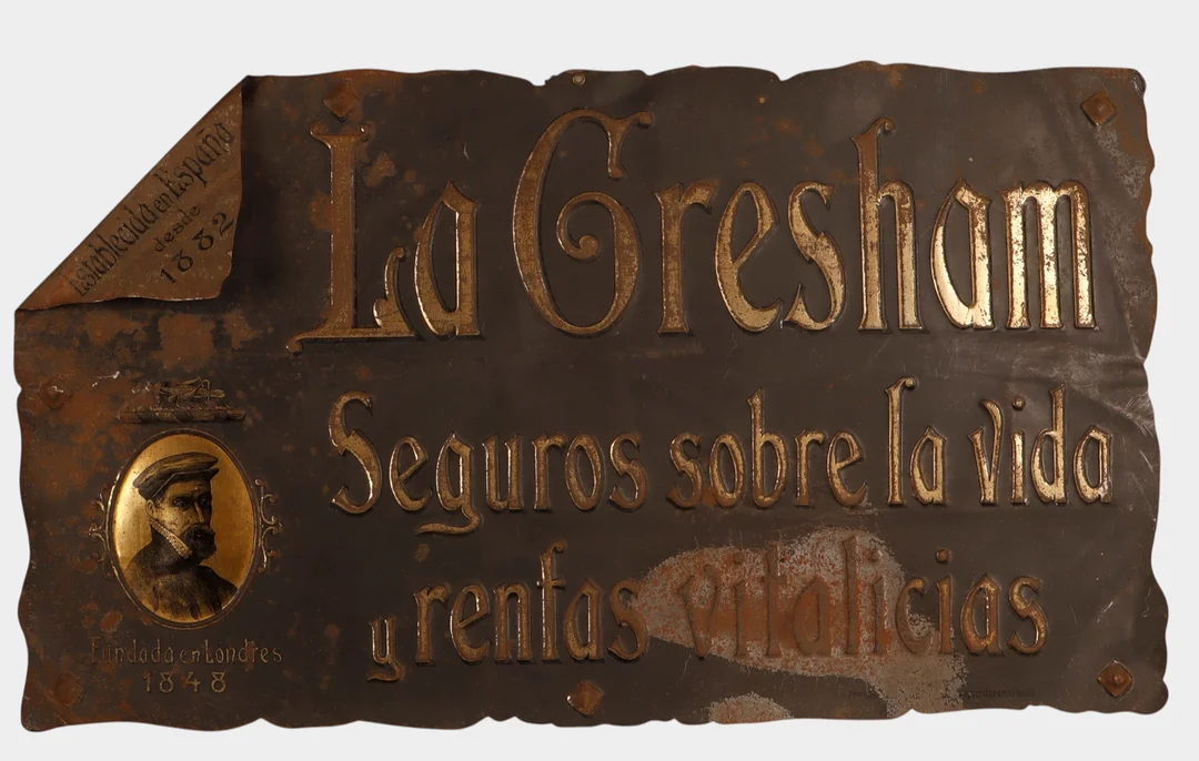 La Gresham, placa de chapa en relieve, parcialmente litografiada y dorada. — Advertising & Signs — Barcelona Auctions